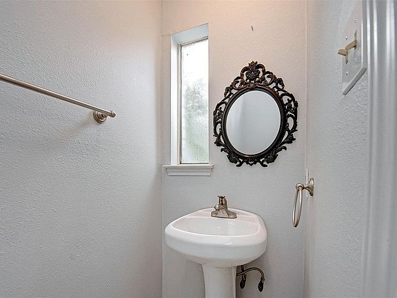 4th image of 8312 Augustine Dr APT D