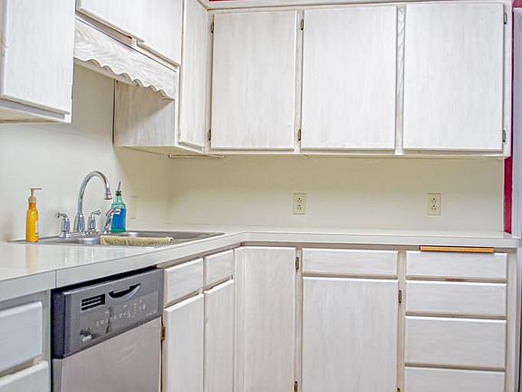 5th image of 1190 E 15th St