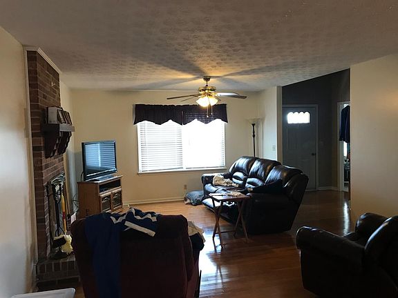 5th image of 81 Shady Brook Dr