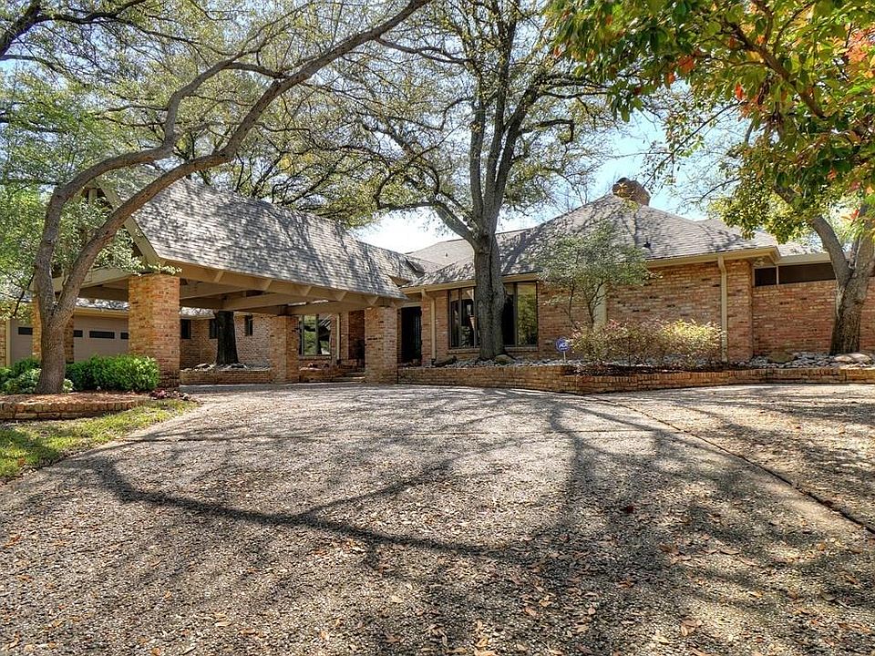 1st image of 17120 Club Hill Dr