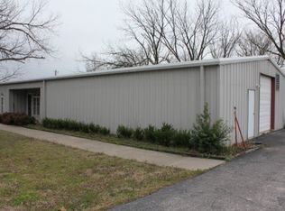 1199 W Country Club Rd, Claremore, OK 74017