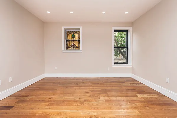 Rented by Nooklyn NYC LLC | media 12