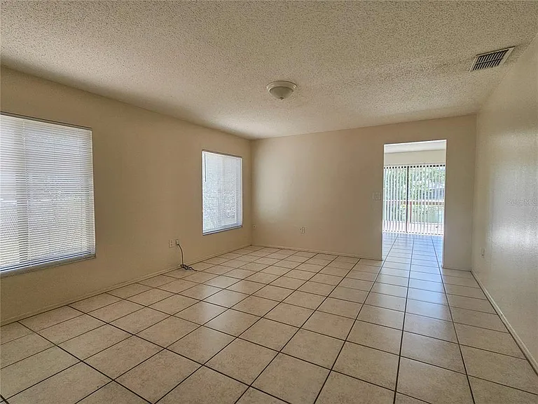 1424 Bramblewood Dr — Photo 4