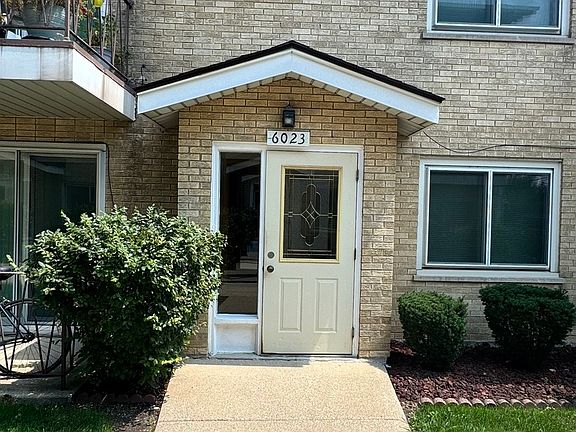 3rd image of 6023 W 64th Pl APT 9