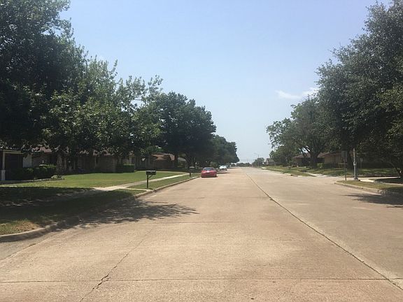4th image of 1924 Meandering Way