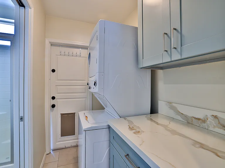2015 J St — Photo 13