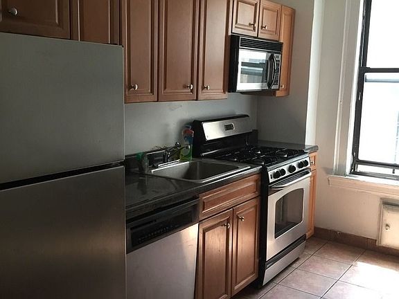 3rd image of 870 W 181st St #32