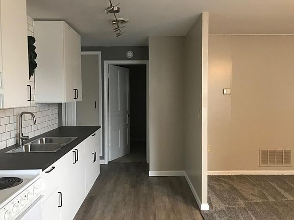 4th image of 10 W Park St