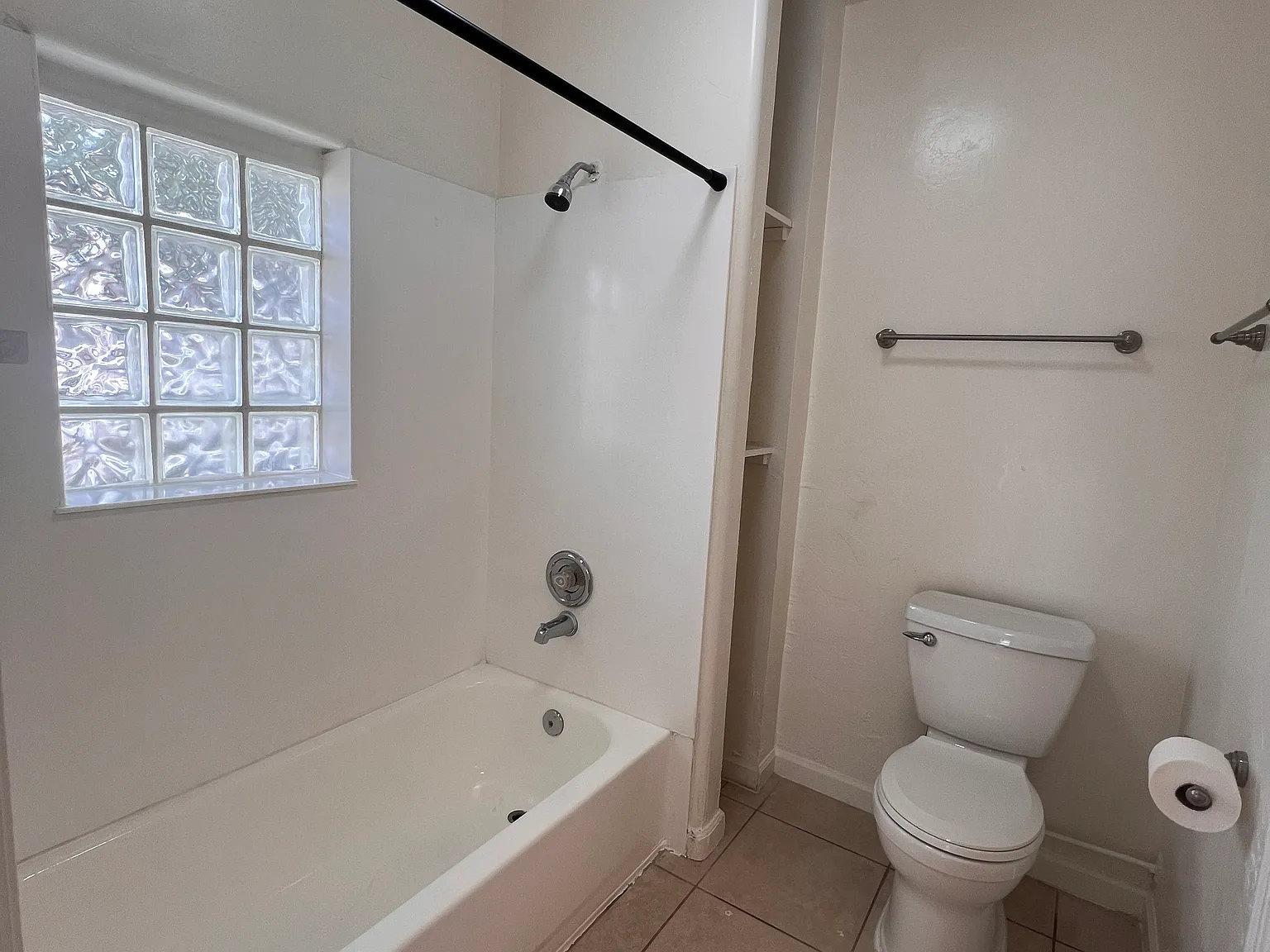 2 bed, 1000 sqft, $950 — Photo 4