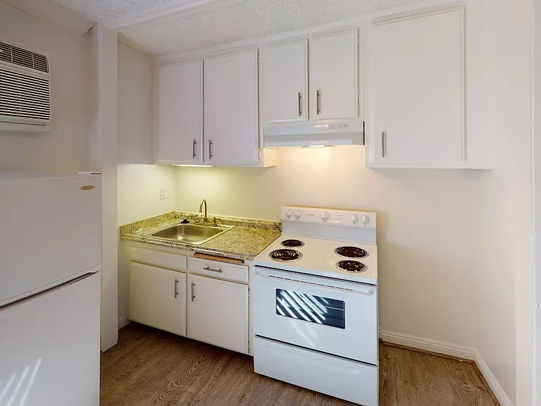 5th Street Apartments — Photo 11