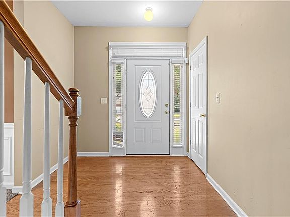3rd image of 633 Stonecreek Way