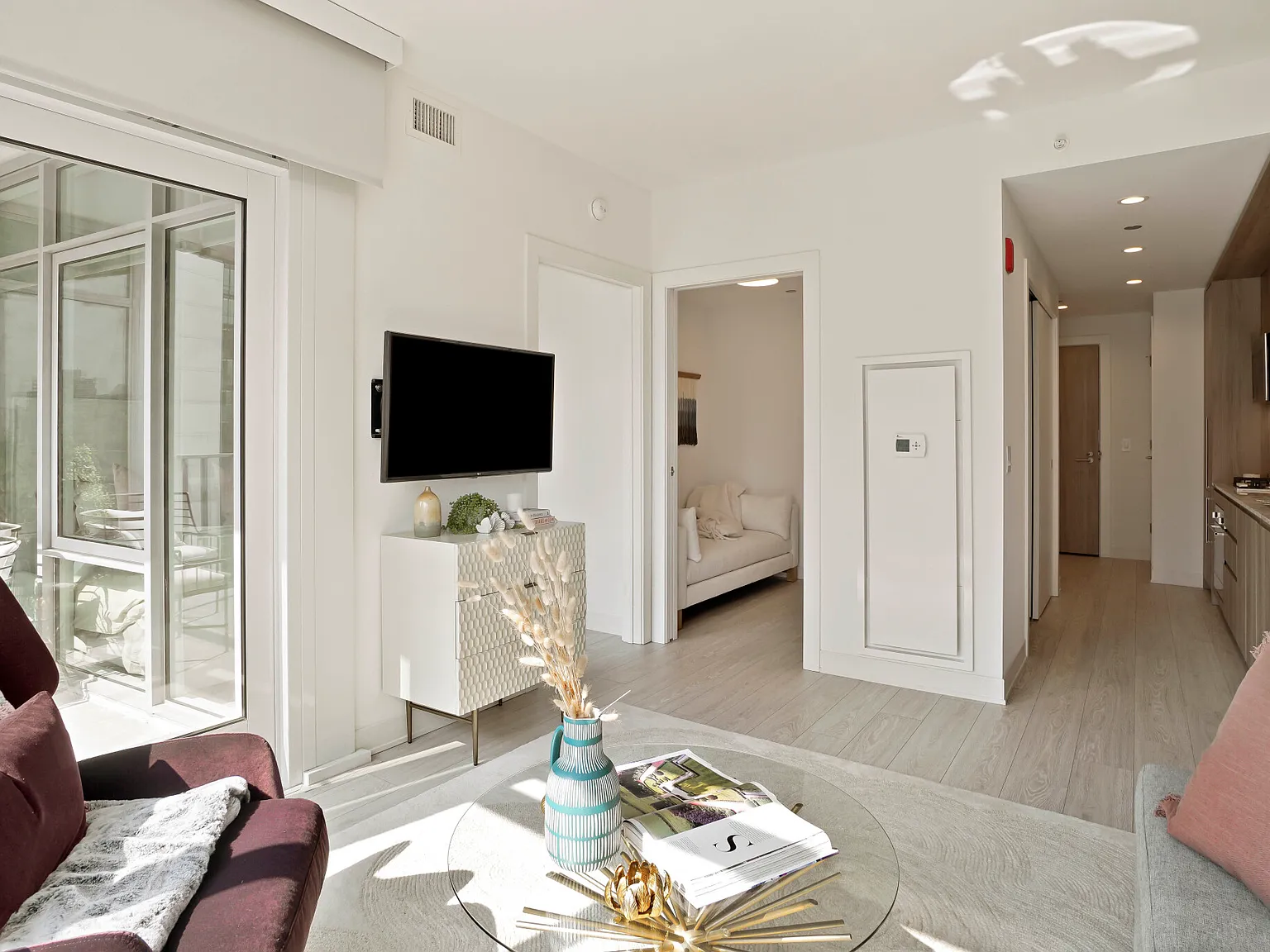1 bed, 1.0 bath, $3,082 — Photo 2