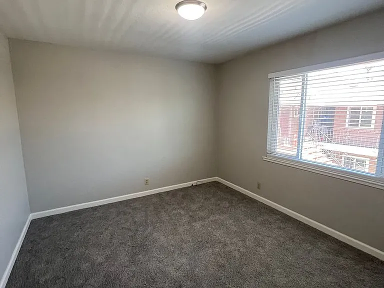 846 Emory St — Photo 6