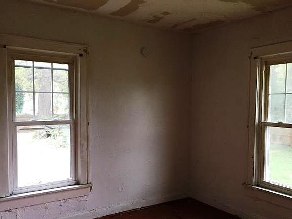 4th image of 632 N 83rd St