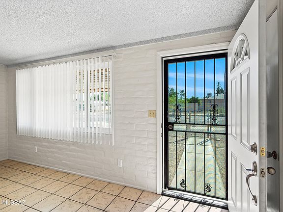 4th image of 1070 S Tucson Blvd