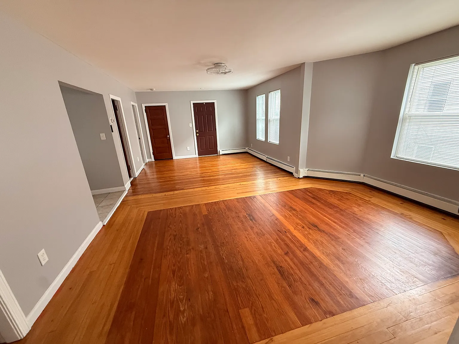3 bed, 1100 sqft, $2,400 — Photo 4