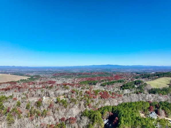 514 Huntington Dr, Ball Ground, GA 30107