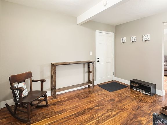 5th image of 3301 21st St SE