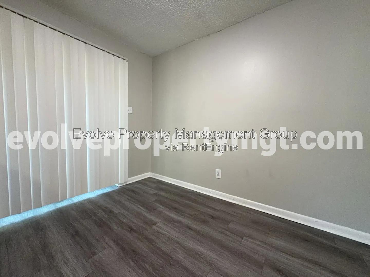 2 bed, 1.5 bath, 1054 sqft, $995 — Photo 3