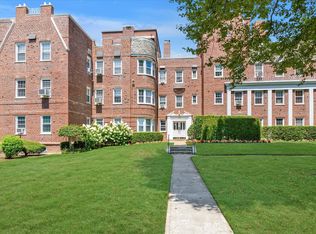 106 S Village Ave APT 3A, Rockville Centre, NY 11570