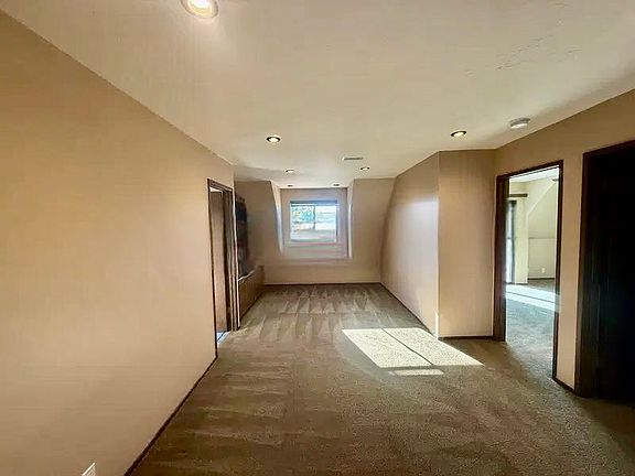 4th image of 426 Galvin Cir #2