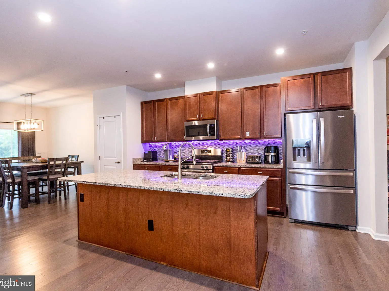 3 bed, 3.5 bath, 3365 sqft, $2,750 — Photo 2