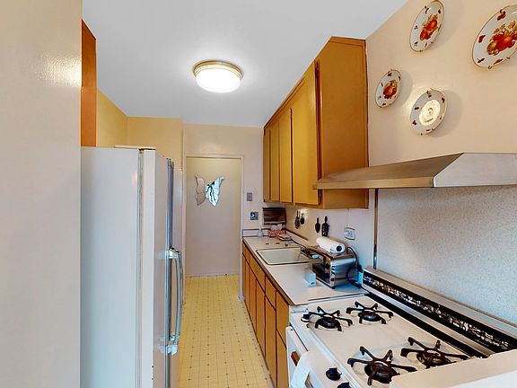 4th image of 2925 W 5th St APT 5B
