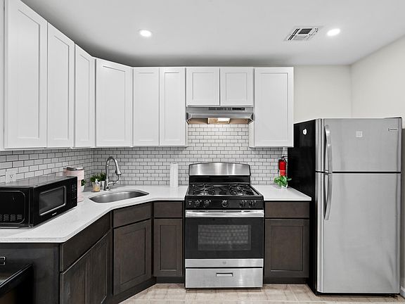 4th image of 303 Arlington Ave #1
