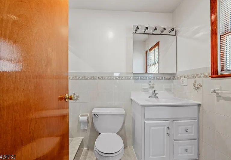 939 Grove St — Photo 14