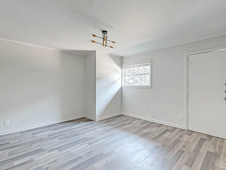 2420 McDuffie St — Photo 4