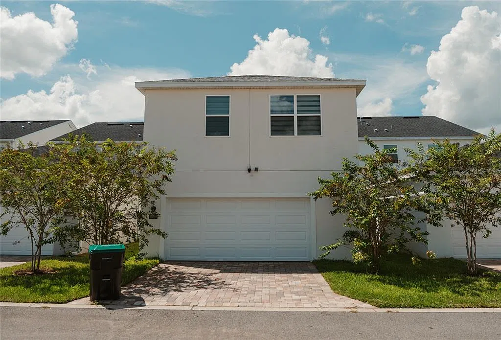 5 bed, 5.0 bath, 2700 sqft, $4,800 — Photo 2