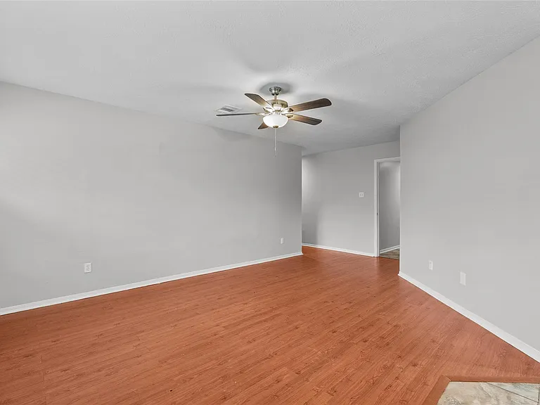 15834 Constitution Ln — Photo 12