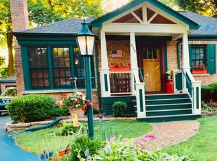 616 S Gables Blvd, Wheaton, IL 60187