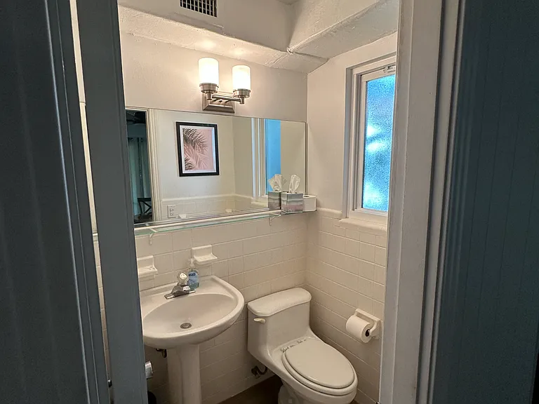 16 N Venetian Way — Photo 12