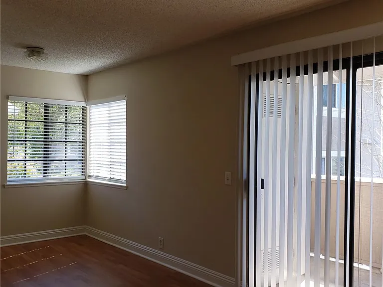 1505 S Raitt St — Photo 5