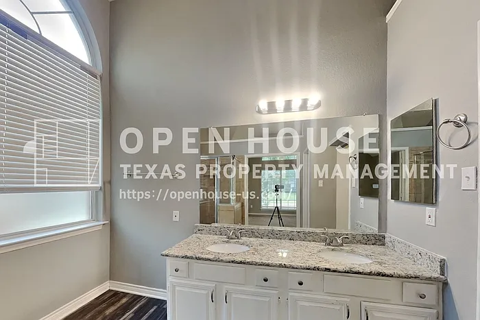 10016 Concord Dr — Photo 8