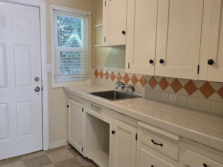 426 NE Prescott St #6 — Photo 5