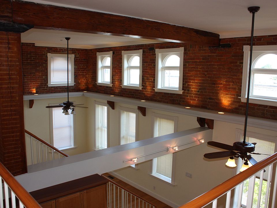 1st image of 915 High St #Loft