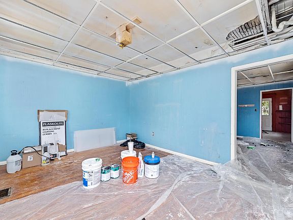 3rd image of 5117 Carthage Ave