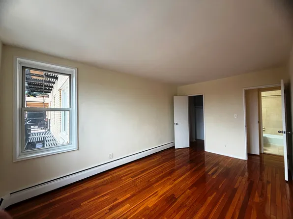 23-50 Waters Edge Drive image 24 of 25