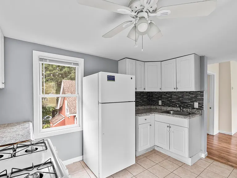 287 Crown St #2 — Photo 6