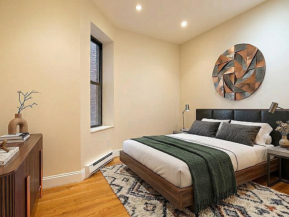 3rd image of 216 W 108th St APT 4W