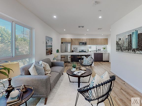 4th image of 6344 Camellia Ave #6344