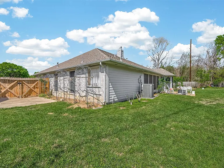 8203 Paddington Place Dr — Photo 26