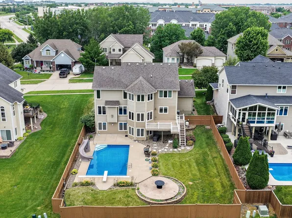 274 S 62nd St, West Des Moines, IA 50266