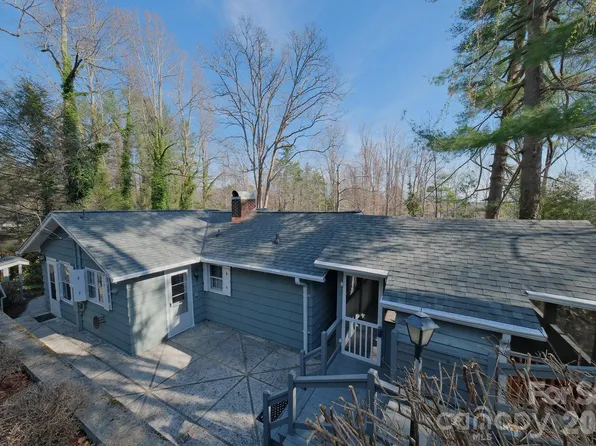 71 Norfolk Ln, Laurel Park, NC 28739