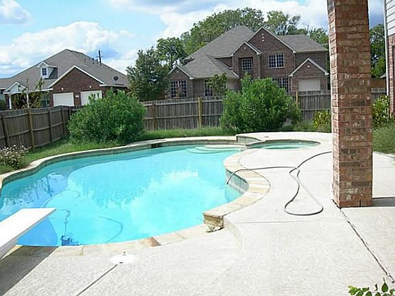 4th image of 631 Morgan Dr