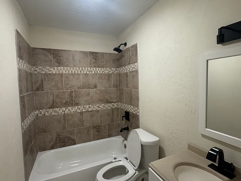 203 Debbie Ln — Photo 8
