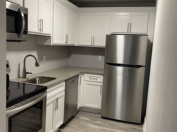 4th image of 709 Burdeck St APT 19