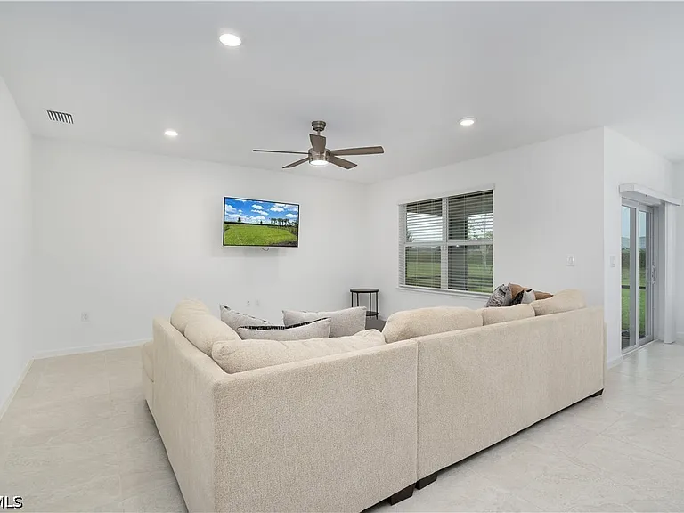 42428 Cascade Dr — Photo 10